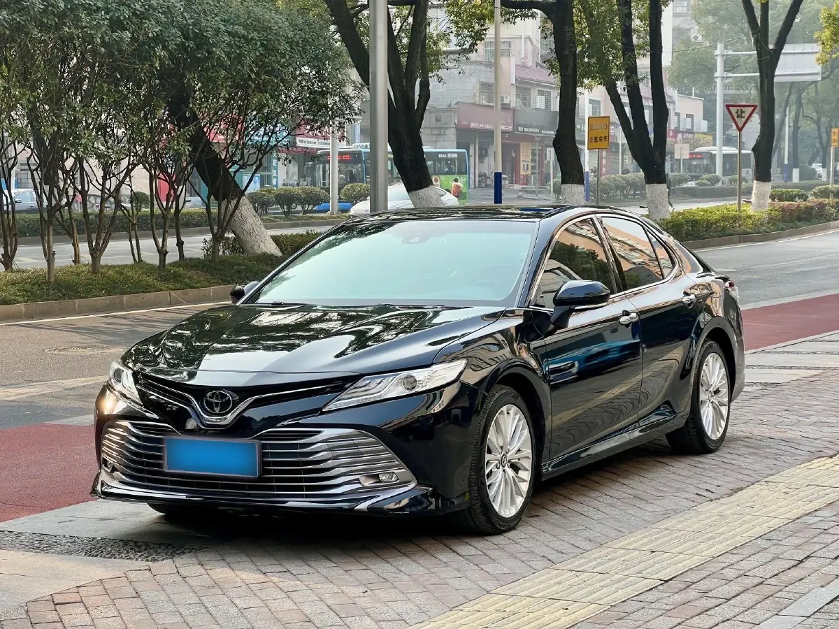 2019 Toyota Camry 2.5L 209HP L4 8AT
