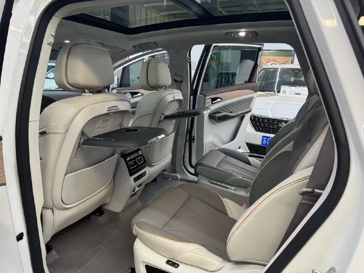 2022 DongFeng Forthing Yacht 1.5T 197HP L4 7DCT,autocango,china used car exporter,china ev exporter,chinese used car exporter,chinese used ev exporter