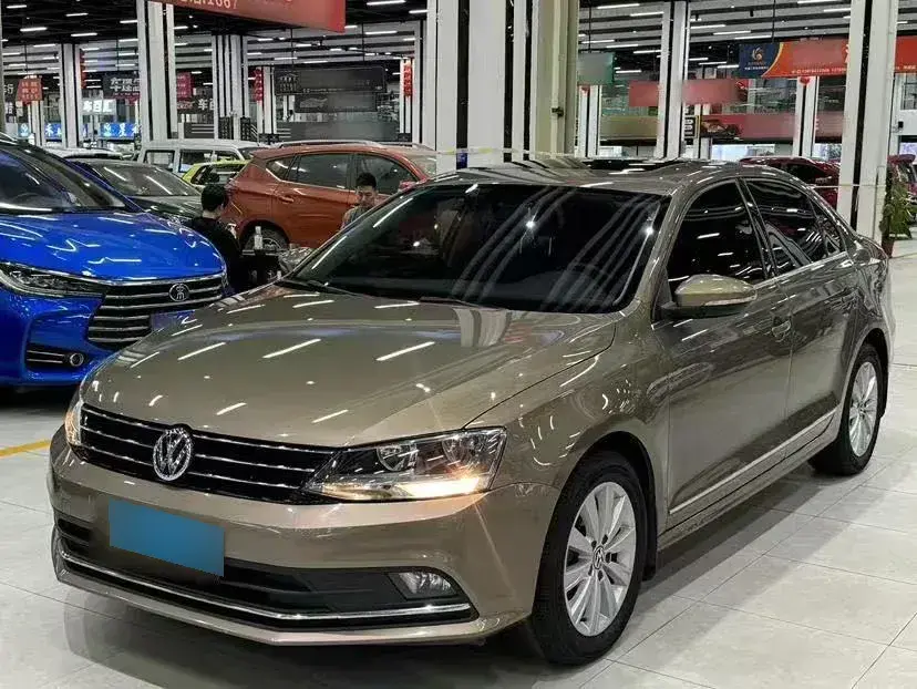 2015 Volkswagen Sagitar 1.4T 131HP L4 7DCT