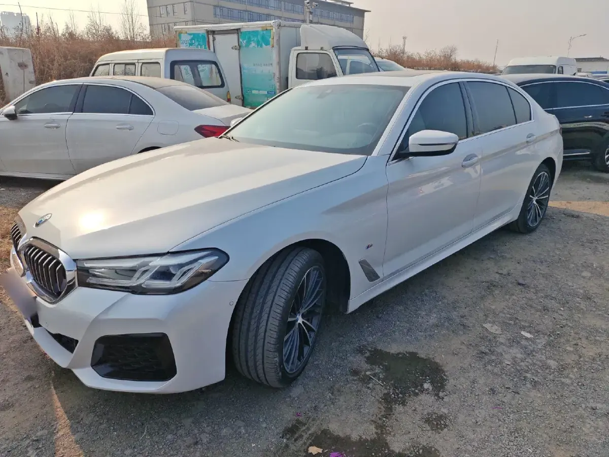 2022 BMW 5 Series 2.0T 252HP L4 8AT