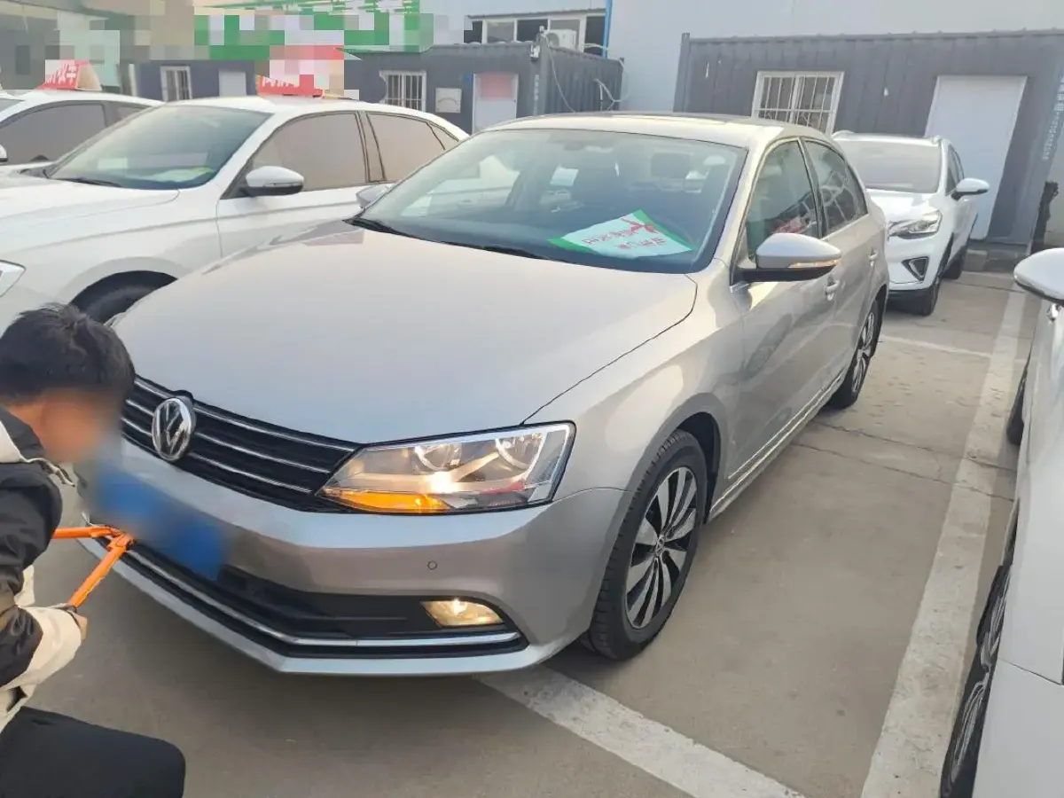 2015 Volkswagen Sagitar 1.4T 131HP L4 7DCT