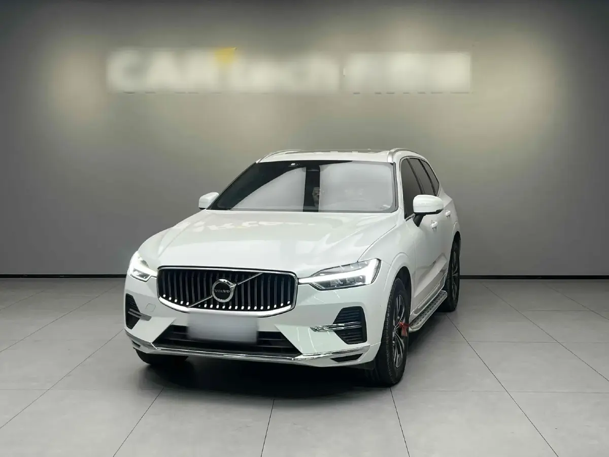 2022 Volvo XC60 2.0T 250HP L4 8AT