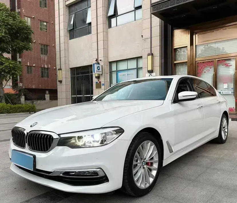 2018 BMW 5 Series 2.0T 252HP L4 8AT