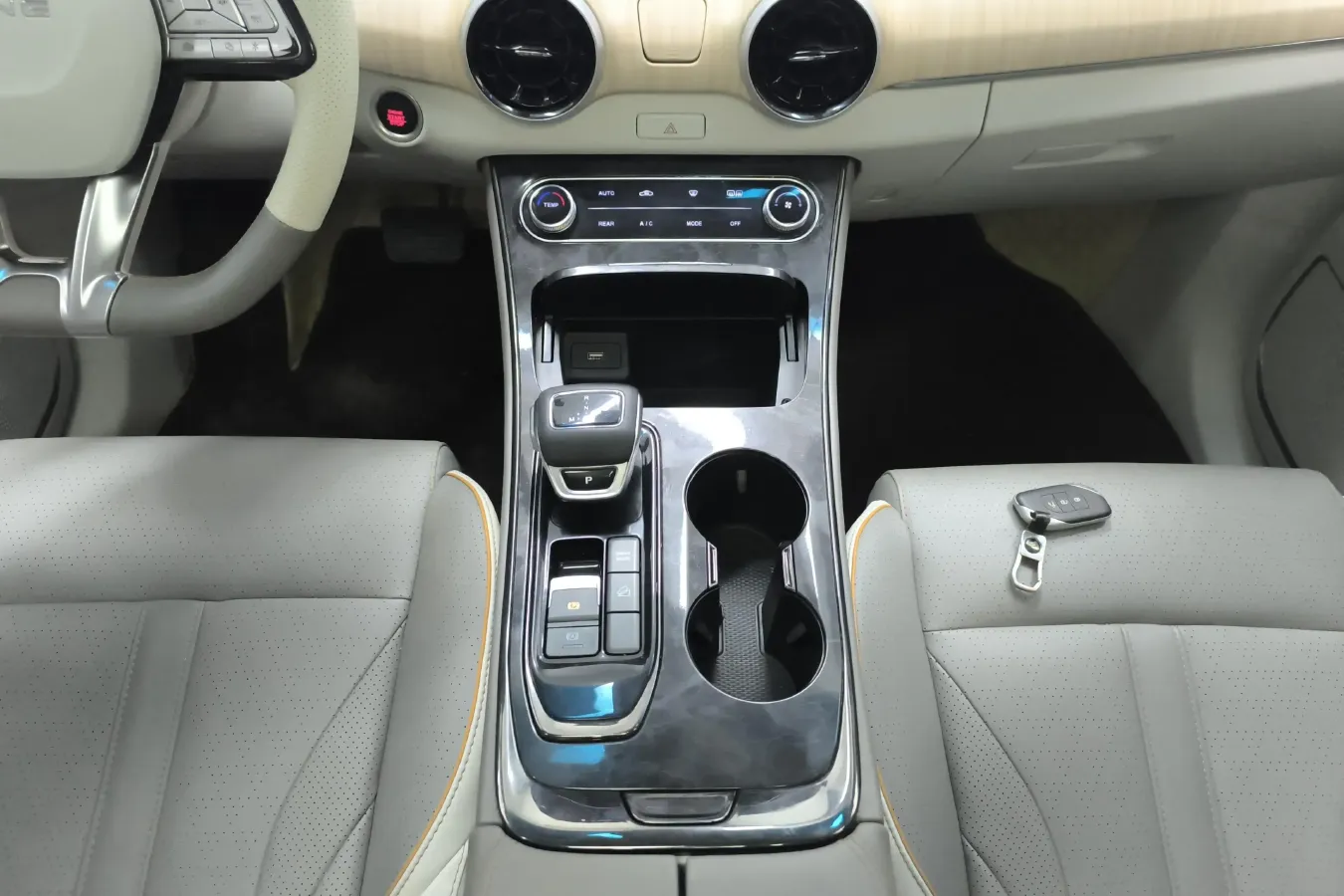 2022 DongFeng Forthing Yacht 1.5T 197HP L4 7DCT,autocango,china used car exporter,china ev exporter,chinese used car exporter,chinese used ev exporter