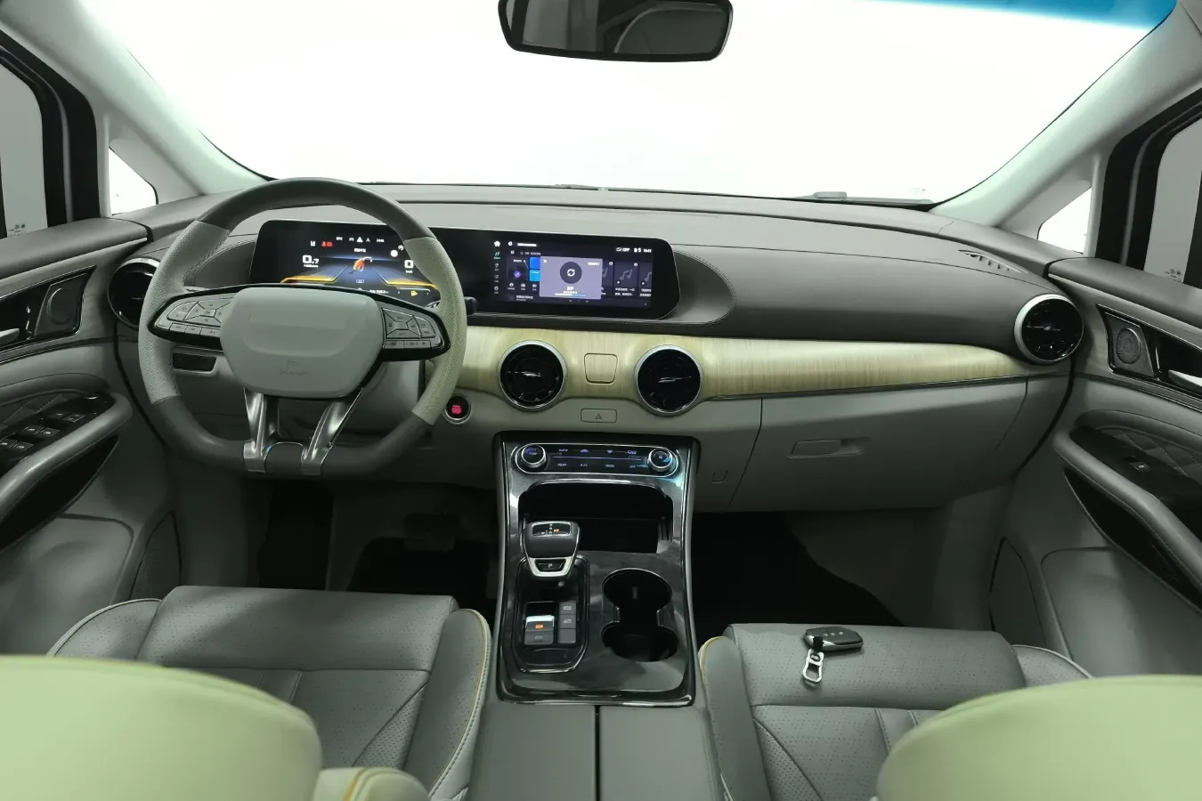 2022 DongFeng Forthing Yacht 1.5T 197HP L4 7DCT,autocango,china used car exporter,china ev exporter,chinese used car exporter,chinese used ev exporter