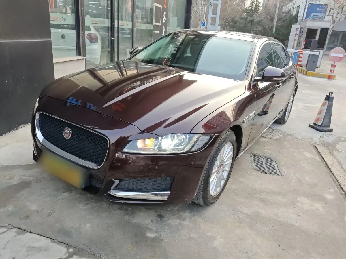 2018 Jaguar XFL 2.0T 200HP L4 8AT