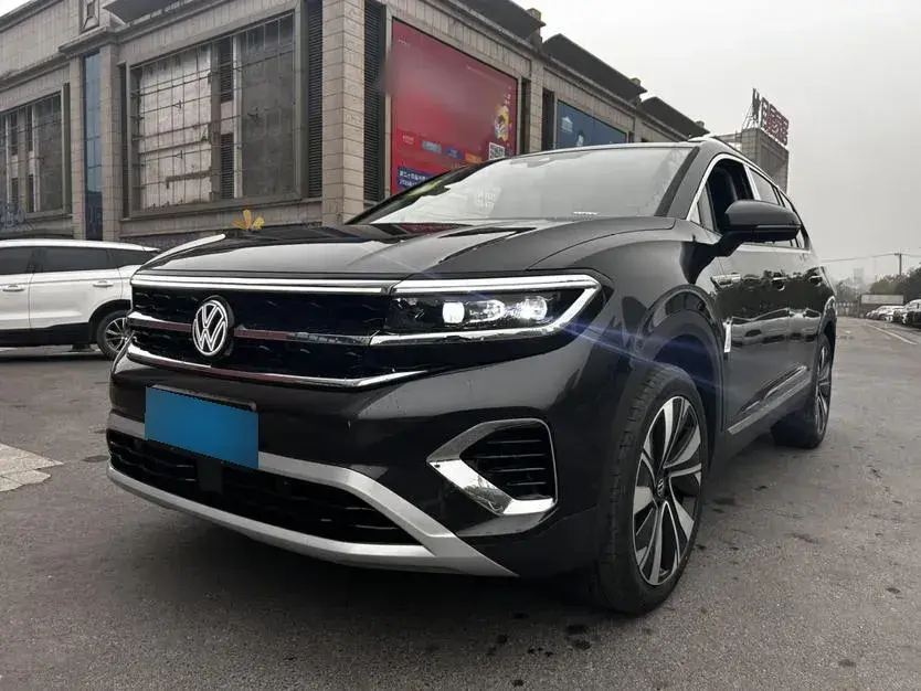 2024 Volkswagen Talagon 2.0T 220HP L4 7DCT