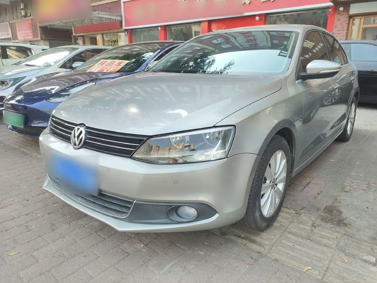 2014 Volkswagen Sagitar 1.4T 131HP L4 7DCT