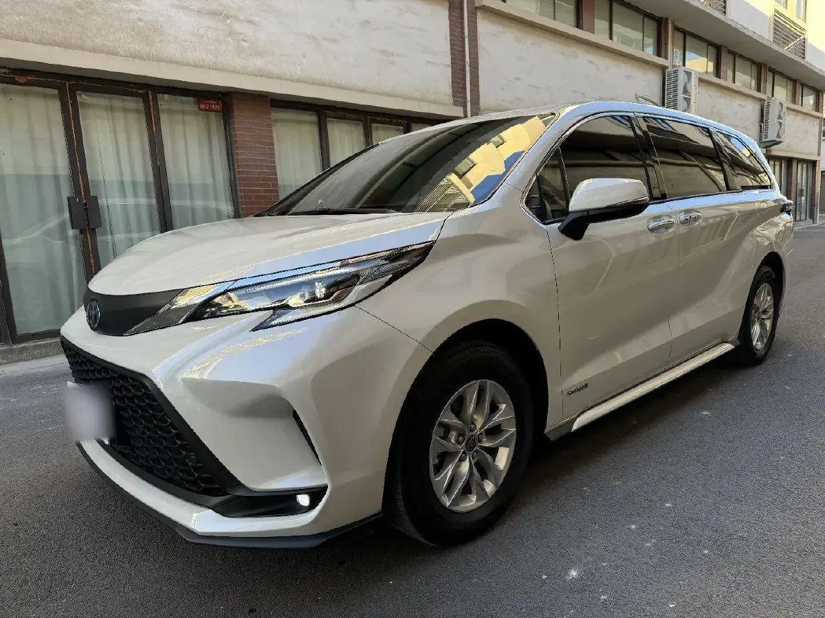 2023 Toyota Granvia 2.5L 189HP L4 E-CVT Hybrid