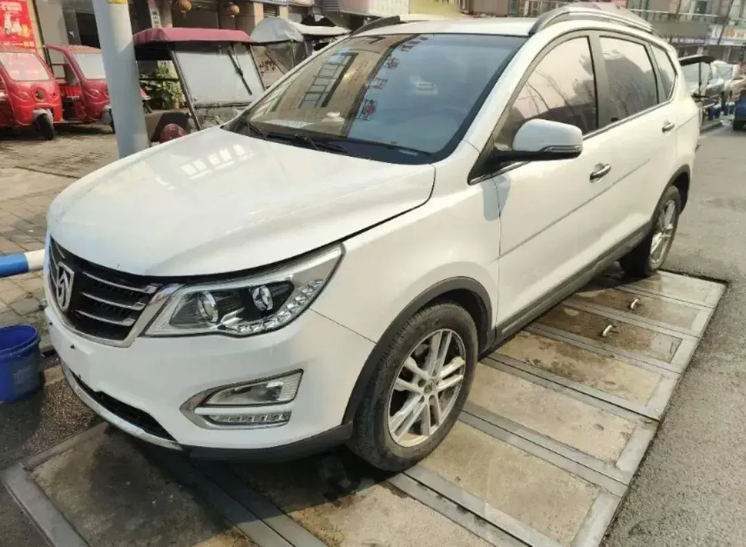 2015 BaoJun 560 1.8L 137HP L4 5MT