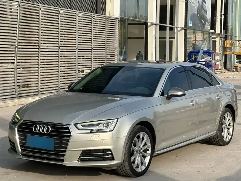 2017 Audi A4L 2.0T 190HP L4 7DCT