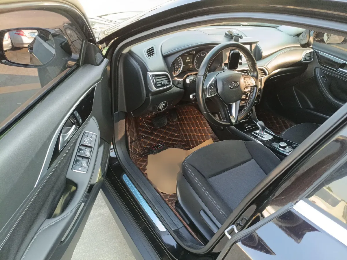 2017 Infiniti QX30 1.6T 156HP L4 7DCT,autocango,china used car exporter,china ev exporter,chinese used car exporter,chinese used ev exporter