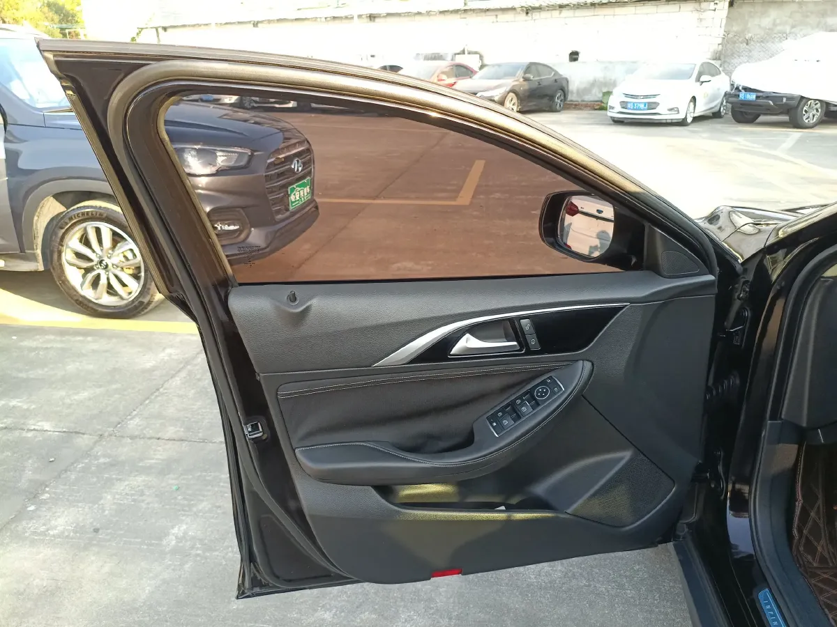 2017 Infiniti QX30 1.6T 156HP L4 7DCT,autocango,china used car exporter,china ev exporter,chinese used car exporter,chinese used ev exporter