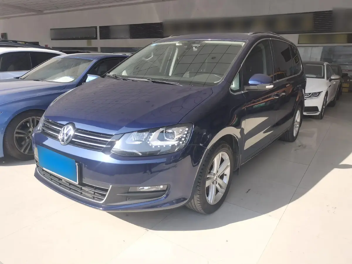 2018 Volkswagen Sharan 2.0T 220HP L4 6DCT