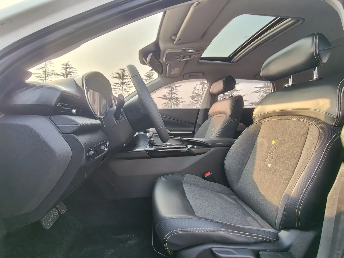 2020 BaoJun RC-5 1.5T 147HP L4 CVT,autocango,china used car exporter,china ev exporter,chinese used car exporter,chinese used ev exporter