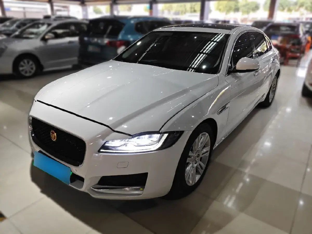 2018 Jaguar XFL 2.0T 250HP L4 8AT