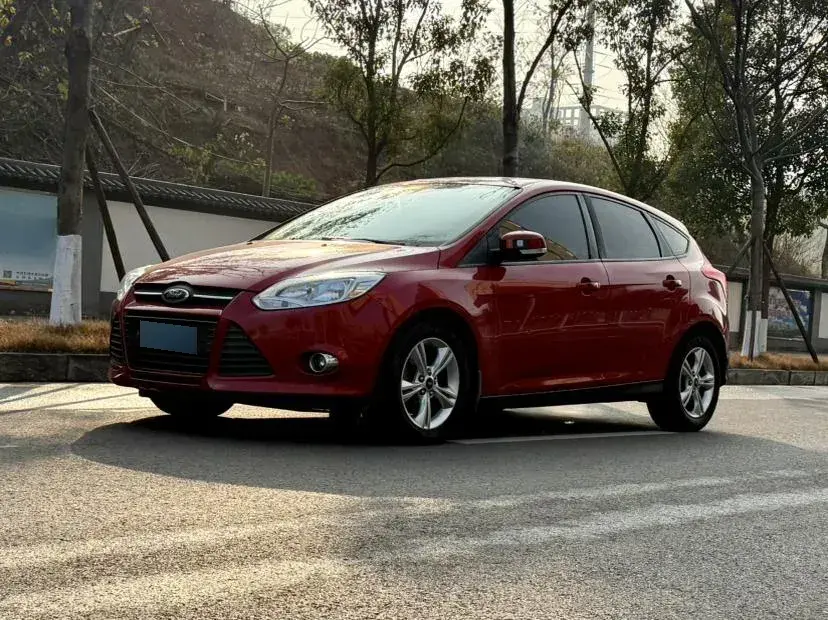 2012 Ford Focus 1.6L 125HP L4 6DCT