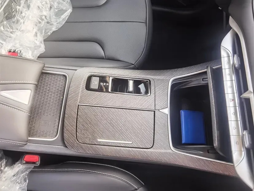 2023 Venucia Grand V DD-i 1.5T 163HP L4 E-CVT PHEV 18.4KWH,autocango,china used car exporter,china ev exporter,chinese used car exporter,chinese used ev exporter