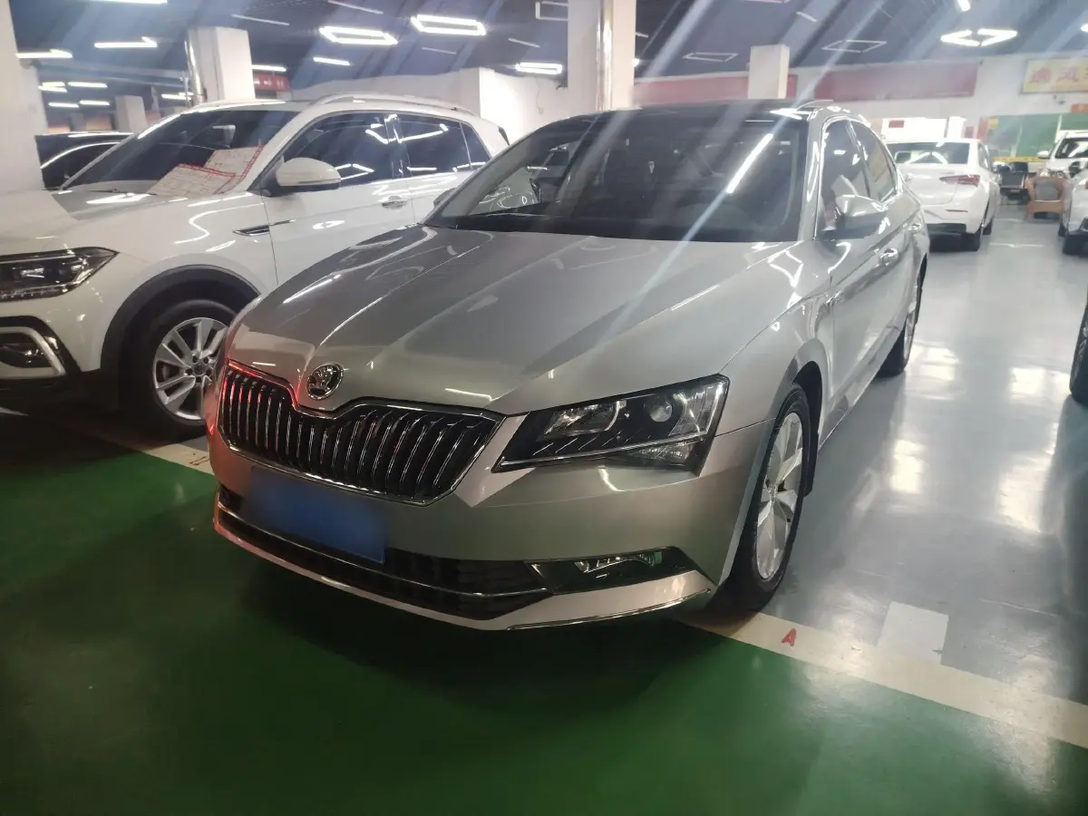 2018 Skoda Superb 2.0T 186HP L4 7DCT