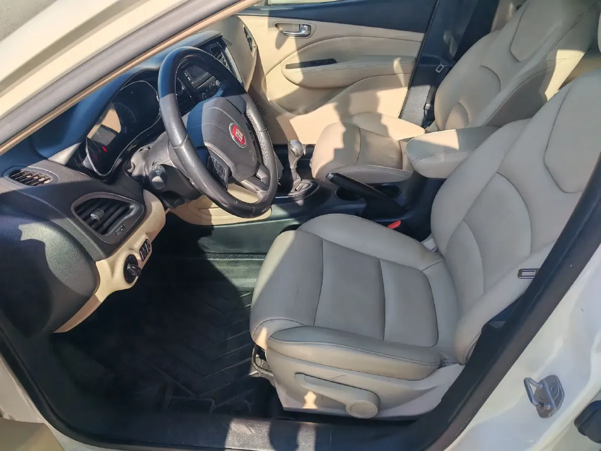 2012 Fiat Viaggio 1.4T 120HP L4 5MT,autocango,china used car exporter,china ev exporter,chinese used car exporter,chinese used ev exporter