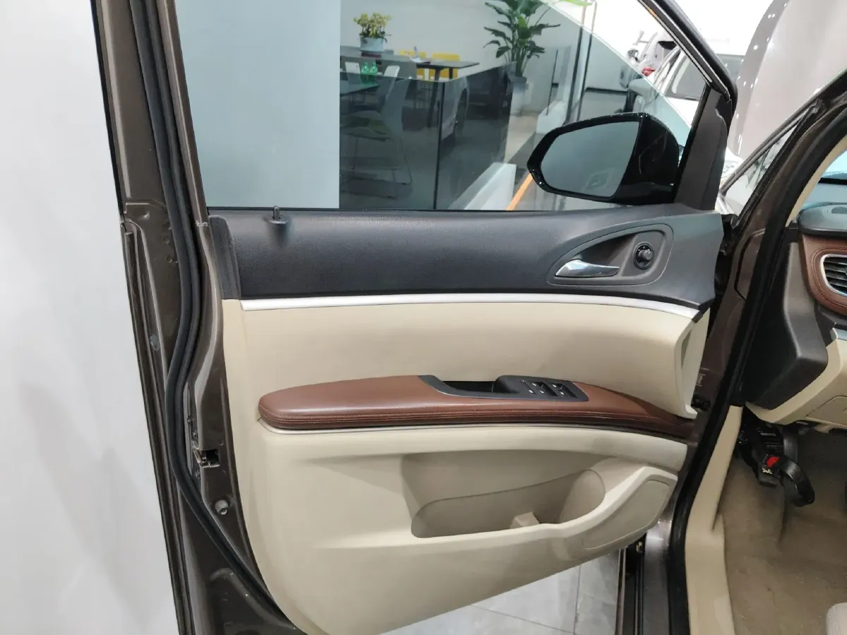 2017 Buick GL8 2.5L 200HP L4 6AT,autocango,china used car exporter,china ev exporter,chinese used car exporter,chinese used ev exporter