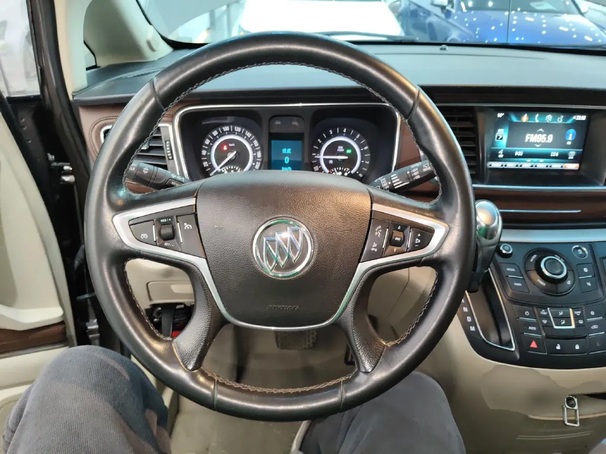 2017 Buick GL8 2.5L 200HP L4 6AT,autocango,china used car exporter,china ev exporter,chinese used car exporter,chinese used ev exporter