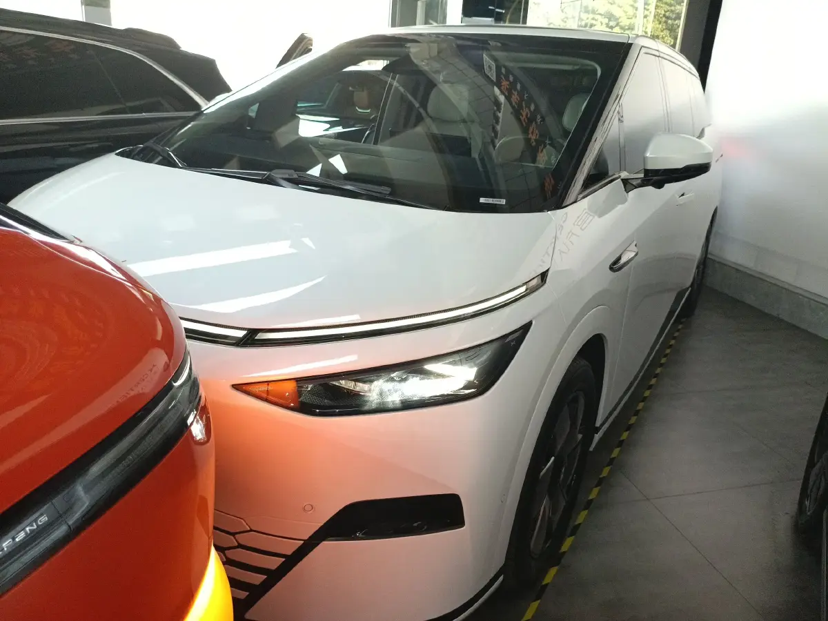 2024 Xpeng X9 BEV 84.5KWH