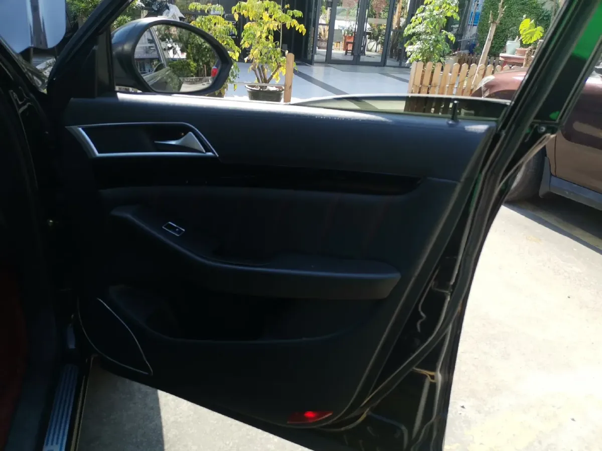 2017 Leopaard CS10 2.0T 177HP L4 6DCT,autocango,china used car exporter,china ev exporter,chinese used car exporter,chinese used ev exporter