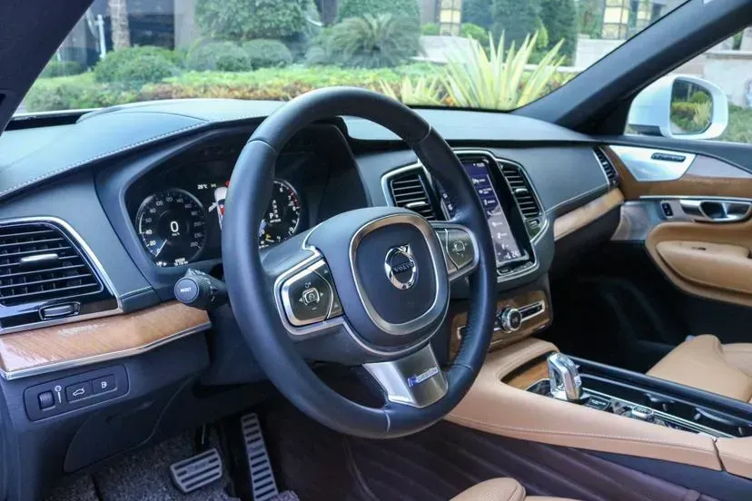 2019 Volvo XC90 PHEV 2.0T 320HP L4 8AT PHEV 10.4KWH,autocango,china used car exporter,china ev exporter,chinese used car exporter,chinese used ev exporter