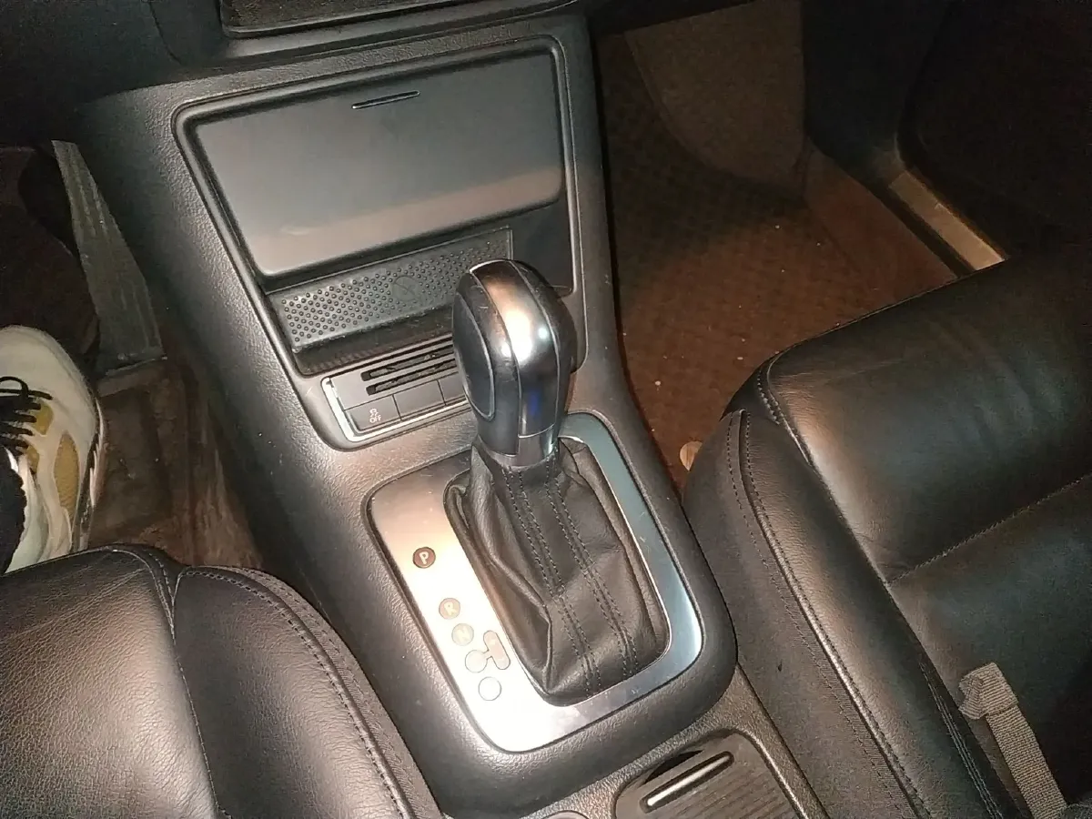 2015 Volkswagen Tiguan 1.8T 160HP L4 6AT,autocango,china used car exporter,china ev exporter,chinese used car exporter,chinese used ev exporter