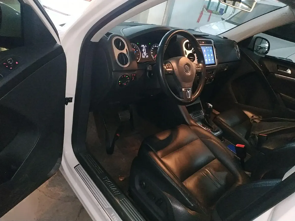 2015 Volkswagen Tiguan 1.8T 160HP L4 6AT,autocango,china used car exporter,china ev exporter,chinese used car exporter,chinese used ev exporter