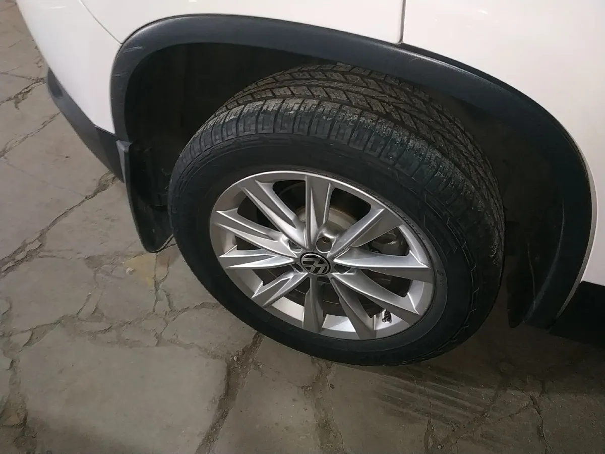 2015 Volkswagen Tiguan 1.8T 160HP L4 6AT,autocango,china used car exporter,china ev exporter,chinese used car exporter,chinese used ev exporter