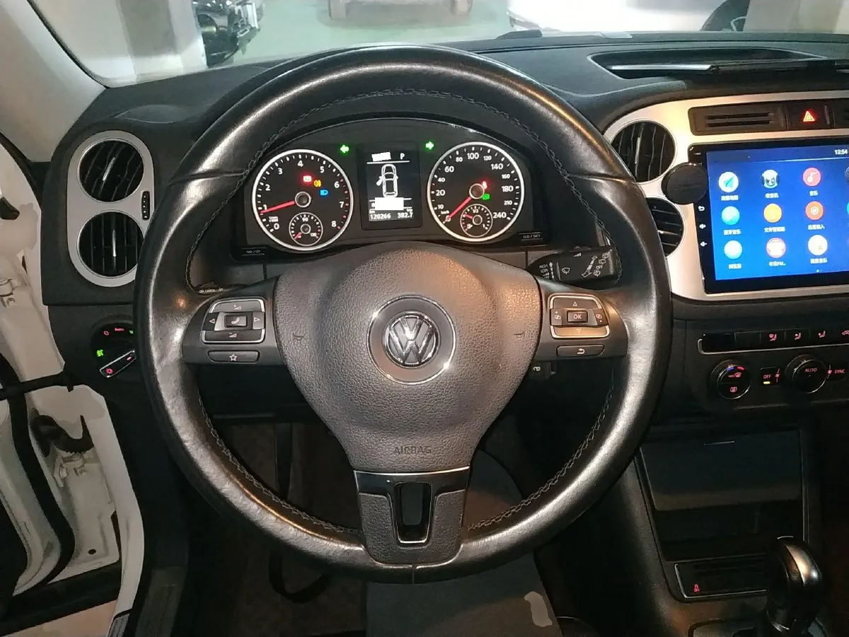 2015 Volkswagen Tiguan 1.8T 160HP L4 6AT,autocango,china used car exporter,china ev exporter,chinese used car exporter,chinese used ev exporter