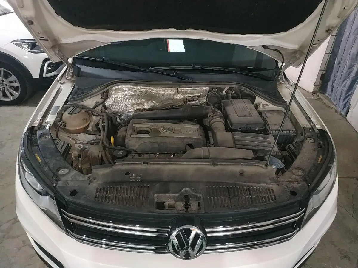 2015 Volkswagen Tiguan 1.8T 160HP L4 6AT,autocango,china used car exporter,china ev exporter,chinese used car exporter,chinese used ev exporter