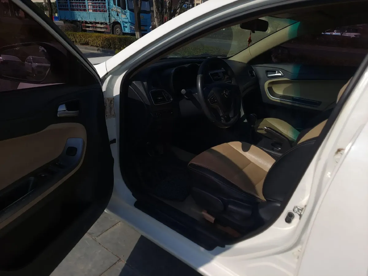 2015 HaiMa Family 1.6L 125HP L4 6MT,autocango,china used car exporter,china ev exporter,chinese used car exporter,chinese used ev exporter