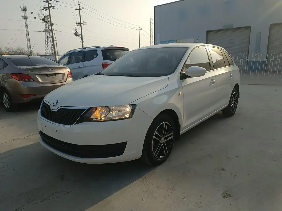 2016 Skoda Rapid Spaceback 1.4L 90HP L4 5MT