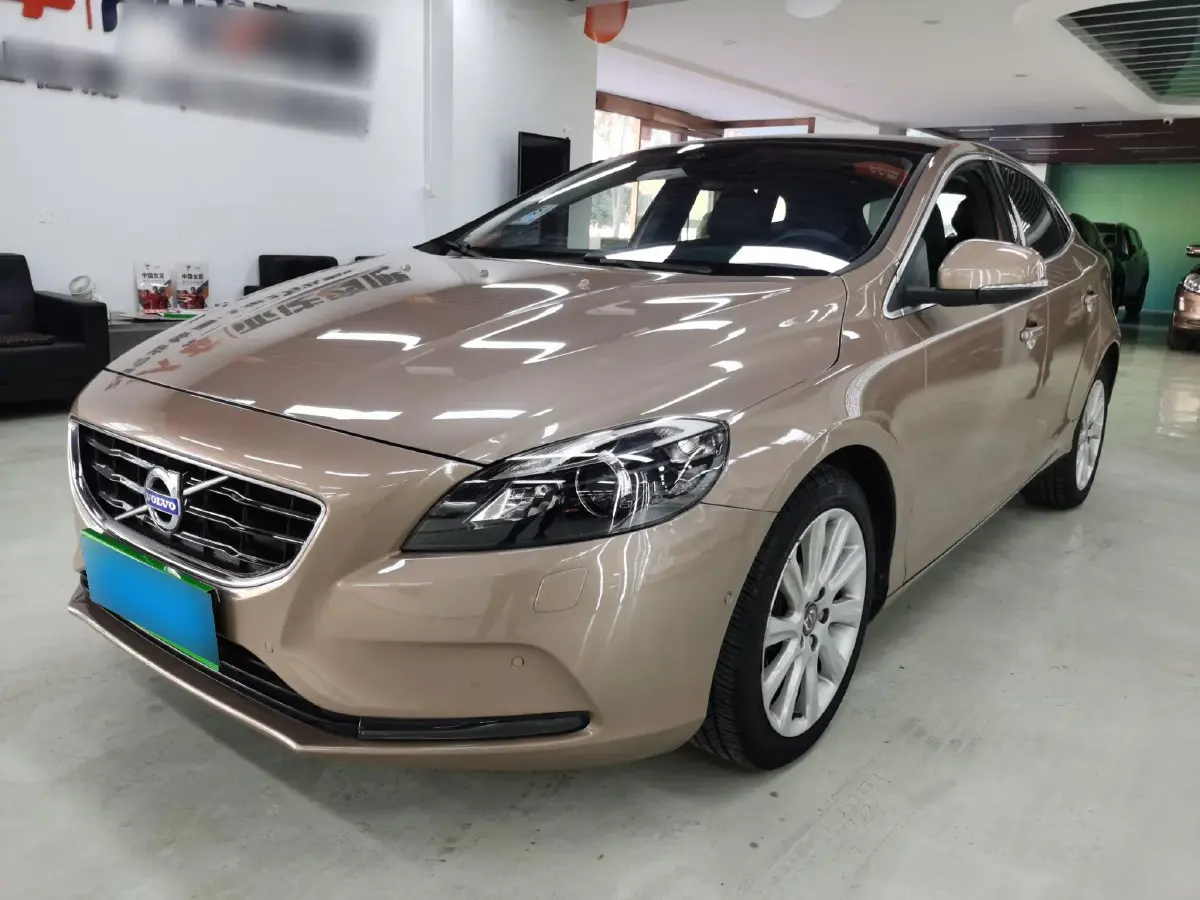 2016 Volvo V40 2.0T 190HP L4 6AT