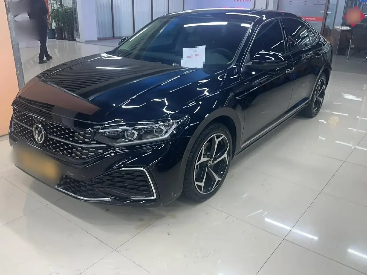 2024 Volkswagen Passat 2.0T 220HP L4 7DCT