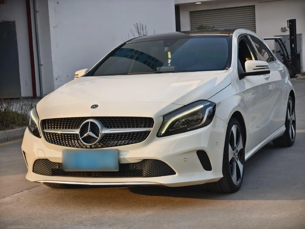 2017 Mercedes-Benz A Class 1.6T 156HP L4 7DCT
