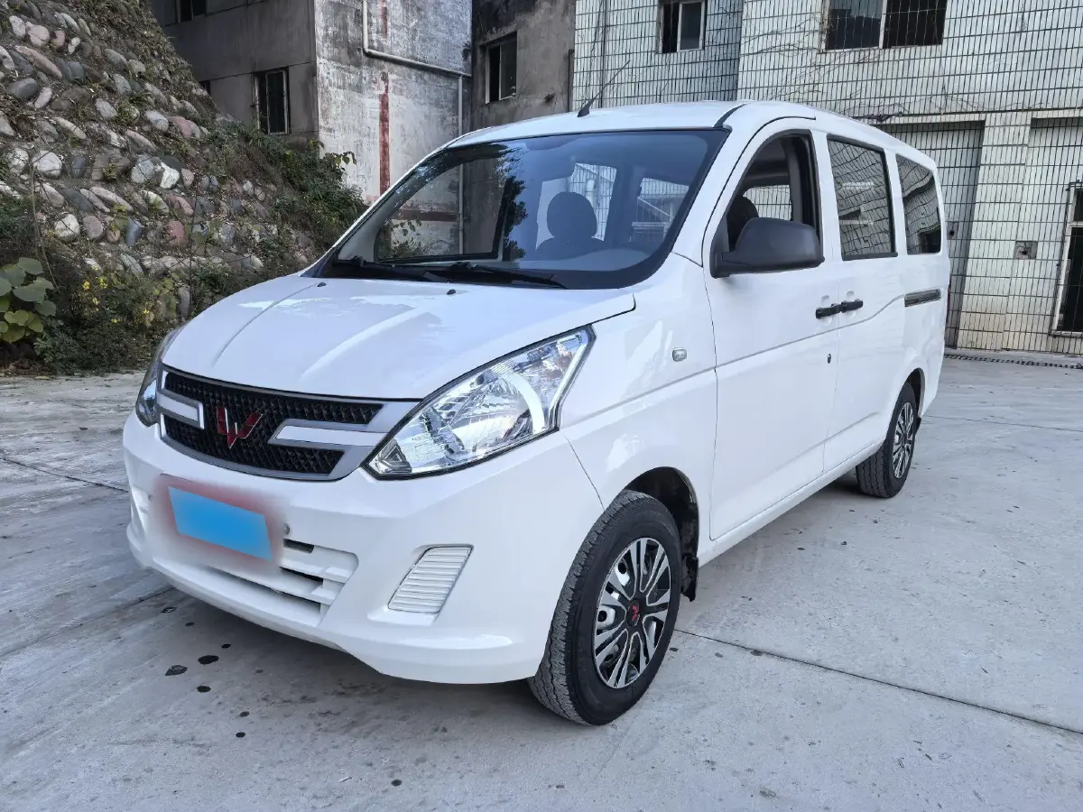 2018 WuLing RongGuang V 1.2L 88HP L4 5MT