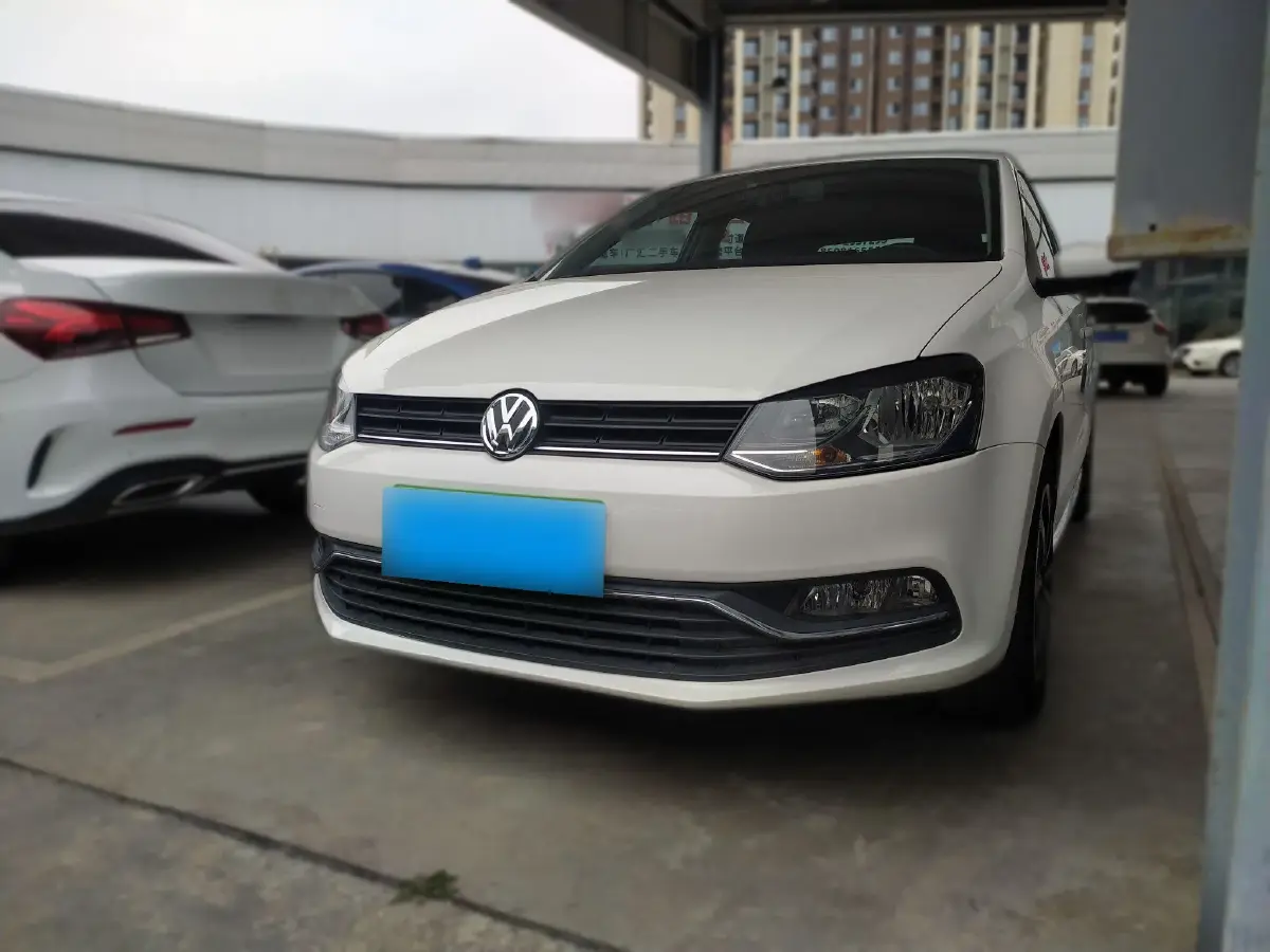 2016 Volkswagen Polo 1.6L 110HP L4 6AT
