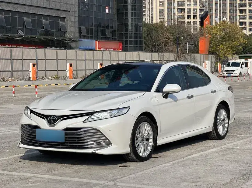 2019 Toyota Camry 2.5L 209HP L4 8AT