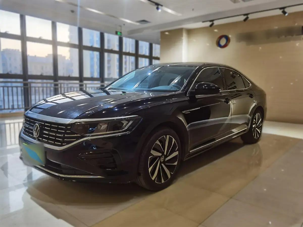2023 Volkswagen Passat 2.0T 186HP L4 7DCT
