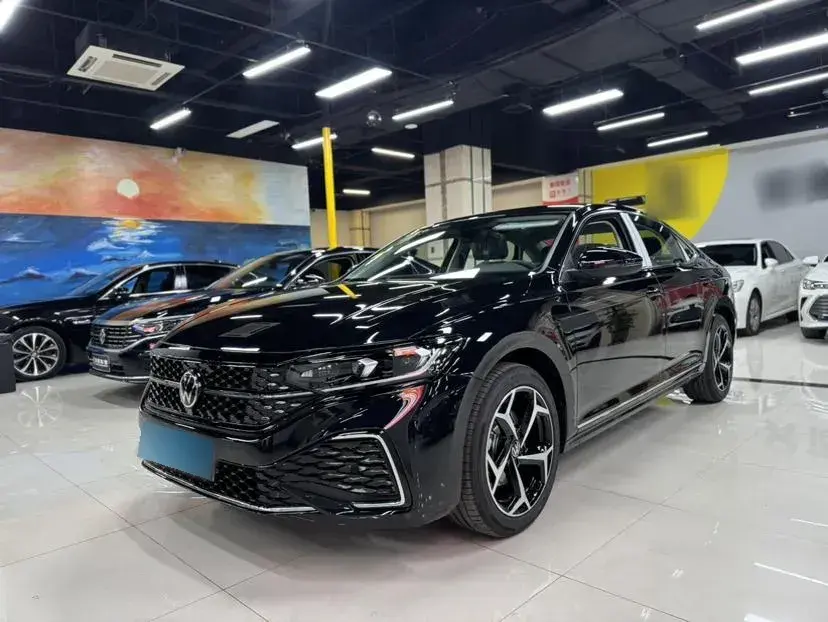 2025 Volkswagen Passat 2.0T 186HP L4 7DCT