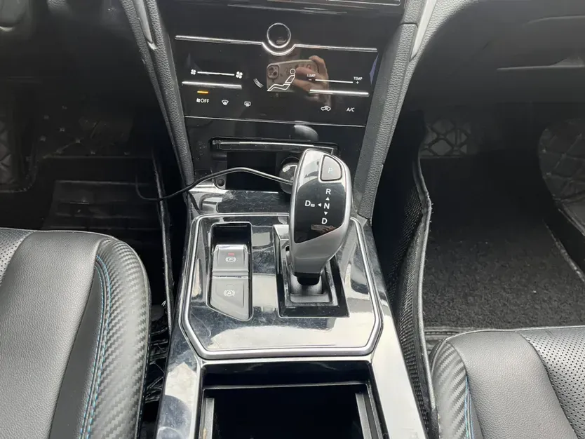 2022 Venucia D60 EV BEV 50KWH,autocango,china used car exporter,china ev exporter,chinese used car exporter,chinese used ev exporter