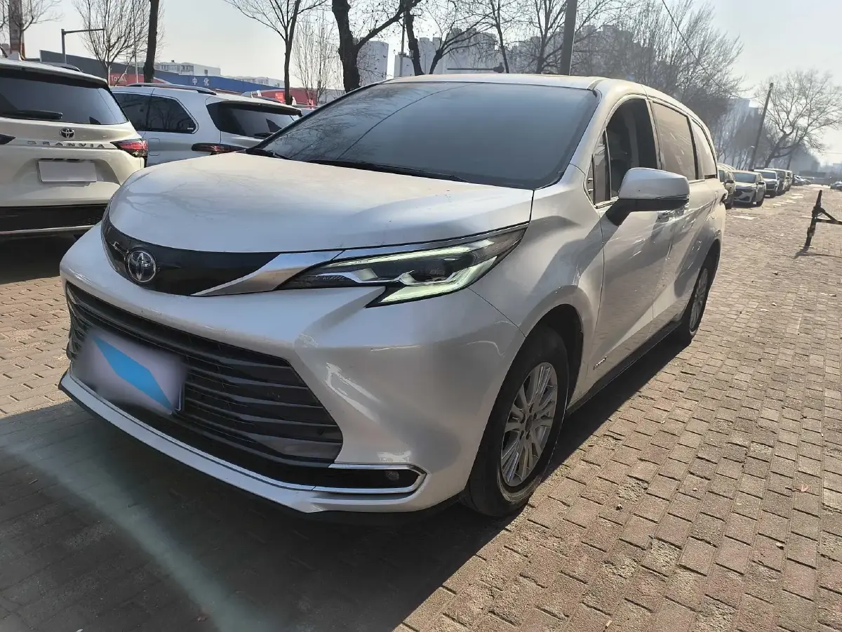 2021 Toyota Sienna 2.5L 192HP L4 E-CVT Hybrid