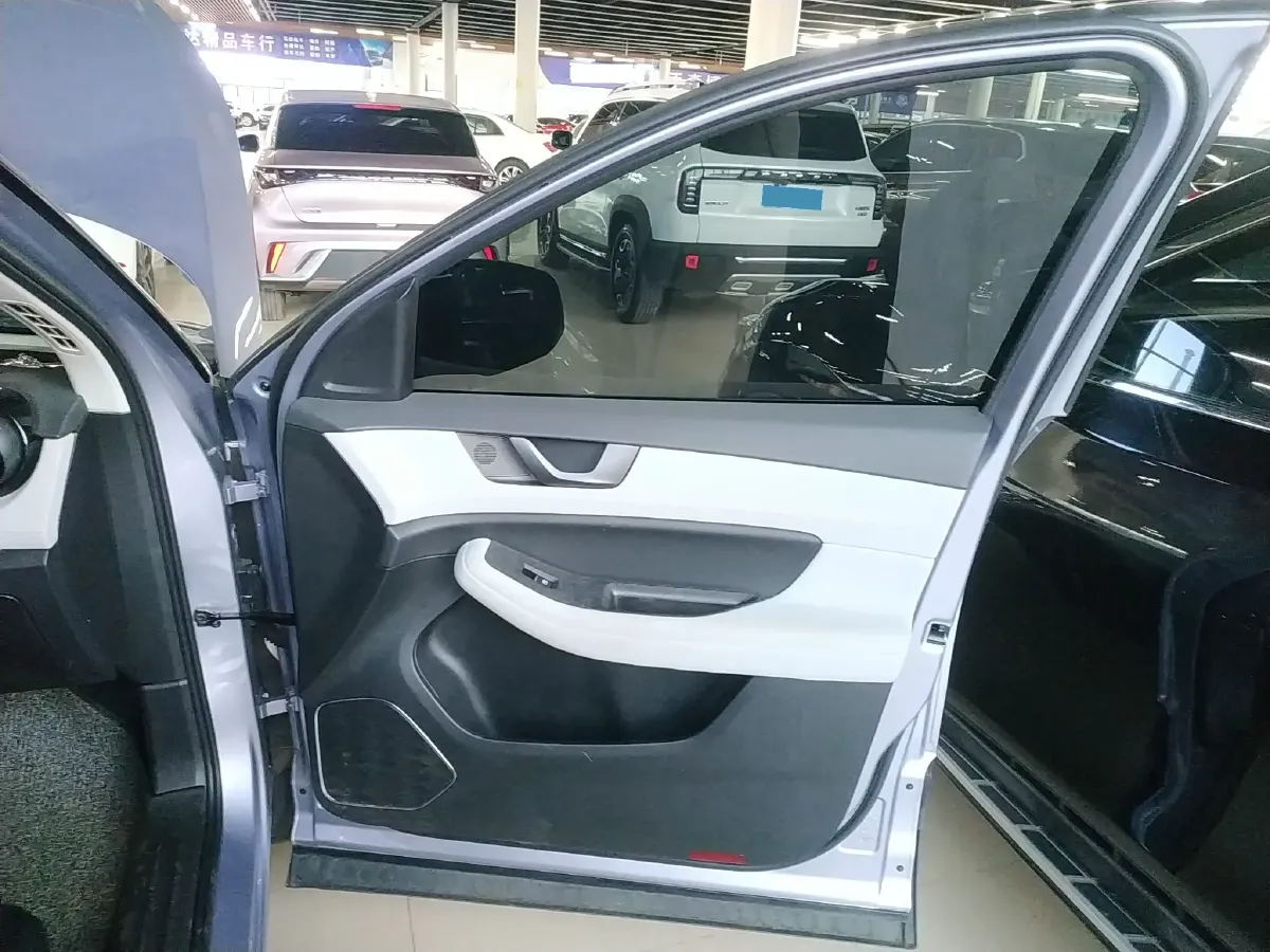 2022 Enovate ME5 Range Extended 98HP REEV 30.6KWH,autocango,china used car exporter,china ev exporter,chinese used car exporter,chinese used ev exporter