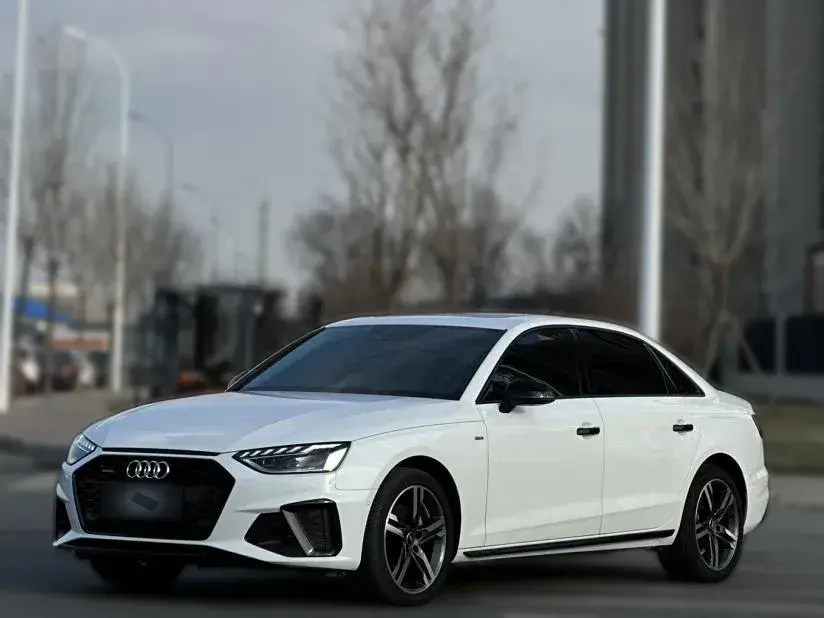 2022 Audi A4L 2.0T 190HP L4 7DCT