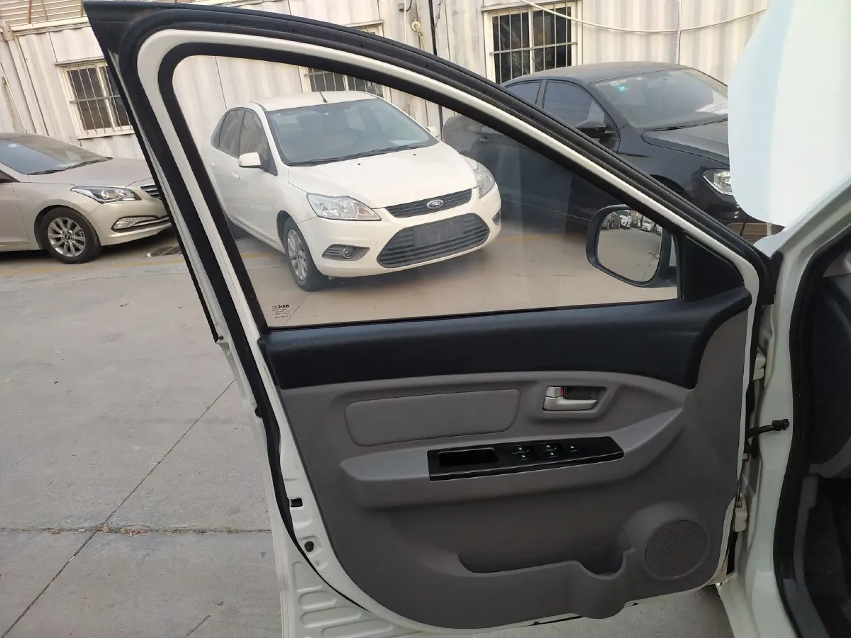 2014 BAIC WeiWang M20 1.5L 102HP L4 5MT,autocango,china used car exporter,china ev exporter,chinese used car exporter,chinese used ev exporter