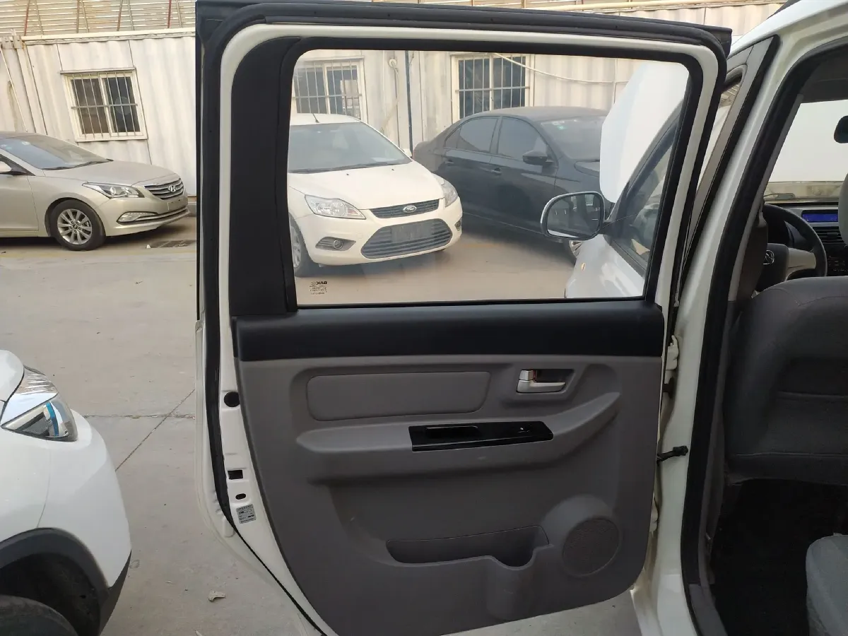 2014 BAIC WeiWang M20 1.5L 102HP L4 5MT,autocango,china used car exporter,china ev exporter,chinese used car exporter,chinese used ev exporter